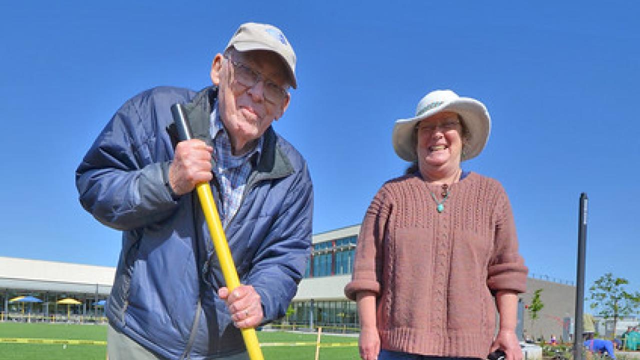 Don Crosby and his daughter, Erica, planting the Hummingbird GATEway Garden. Photo of Don Crosby and his daughter Erica
