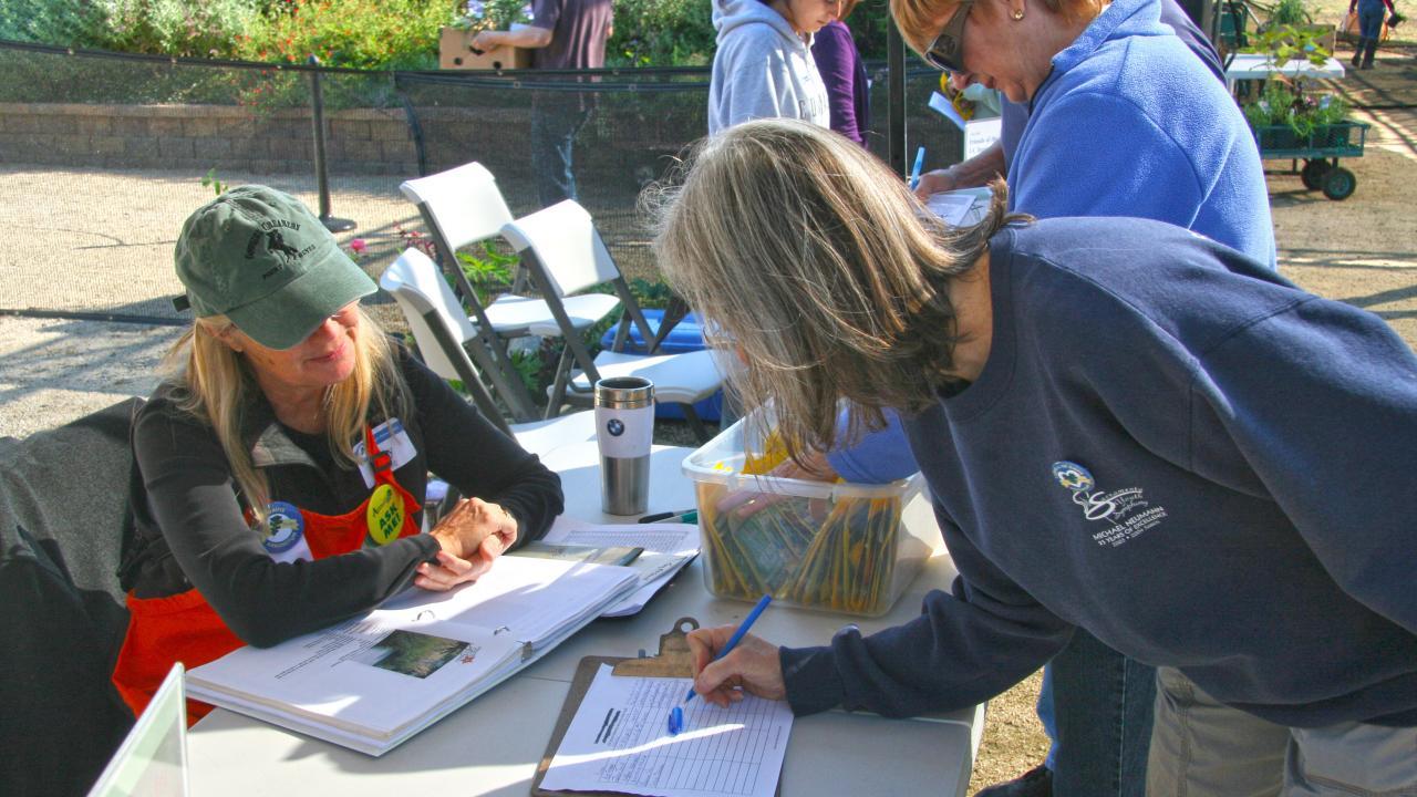 Image of individual signing up for membership with the Friends of the UC Davis Arboretum and Public Garden.
