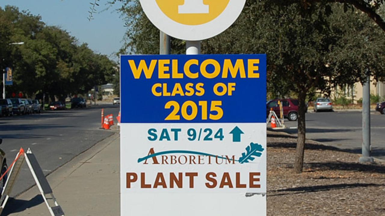 Arboretum Plant Sale sign