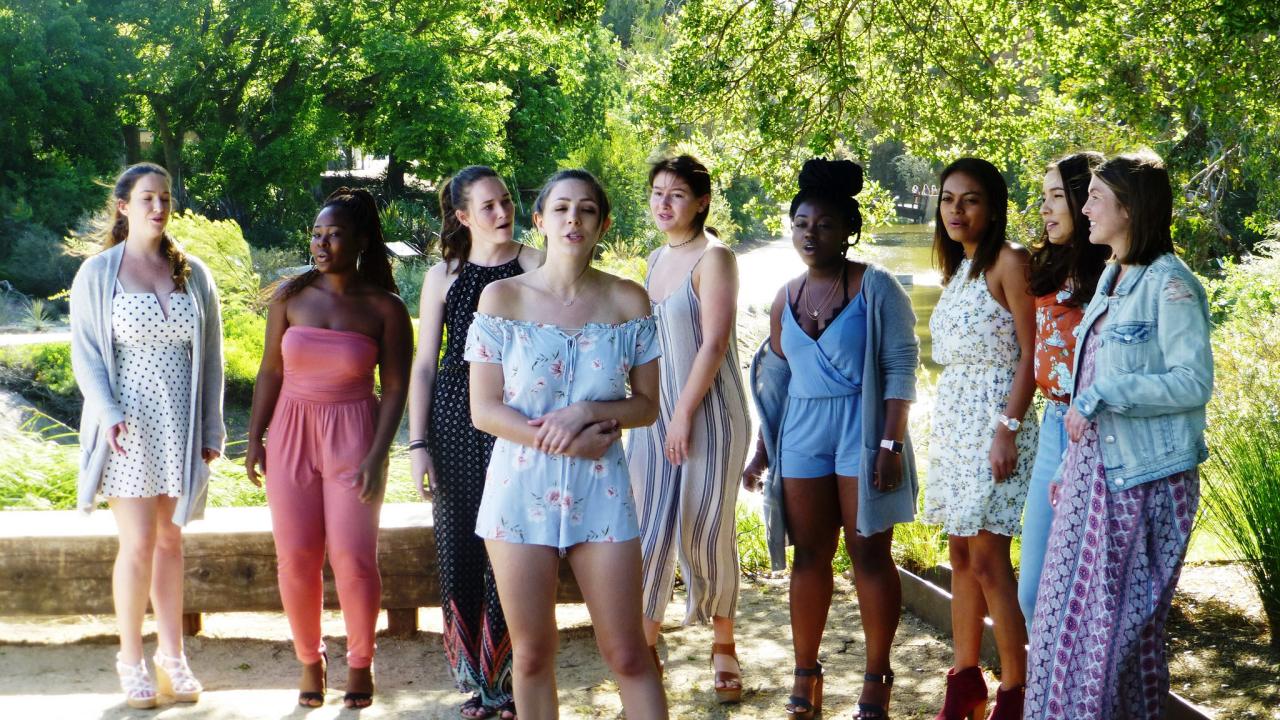 Image of UC Davis student acapella singing group.