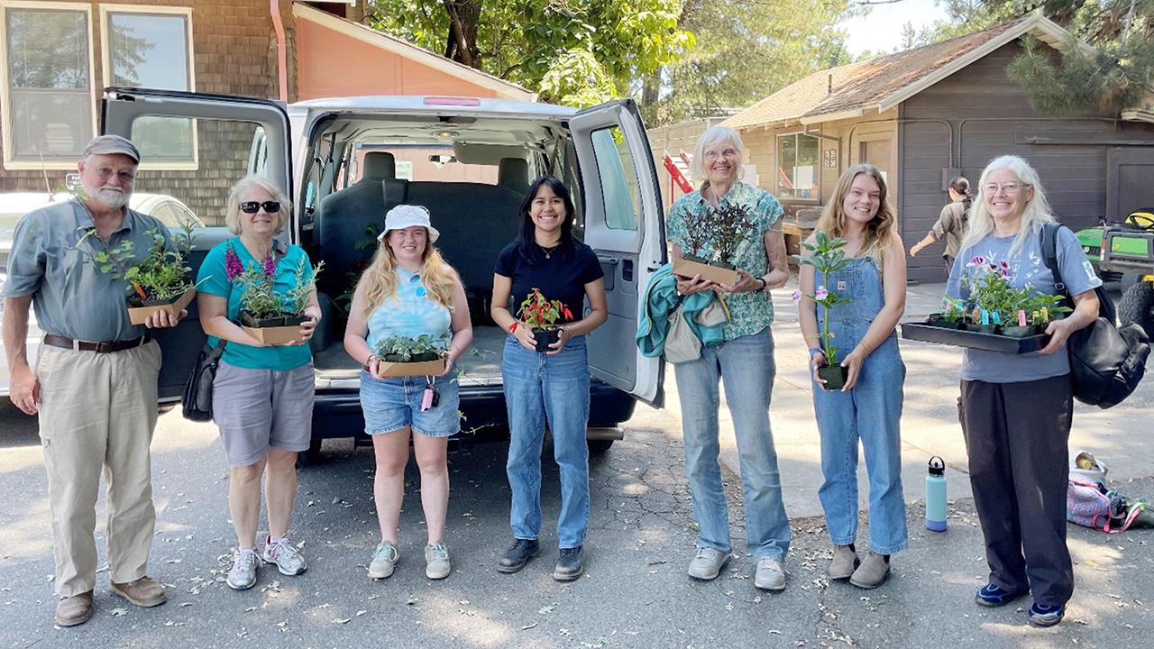 Group of Arboretum volunteers at Annie's Annuals