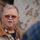 Image of Warren G. Roberts leading a tour of the UC Davis Arboretum.